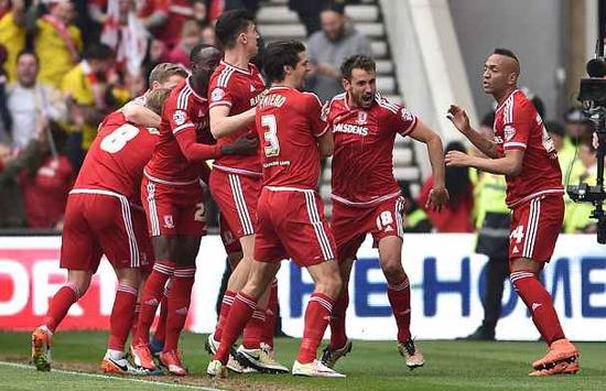 莱万：本菲卡有三个进球像巴萨送的礼物，我们必.